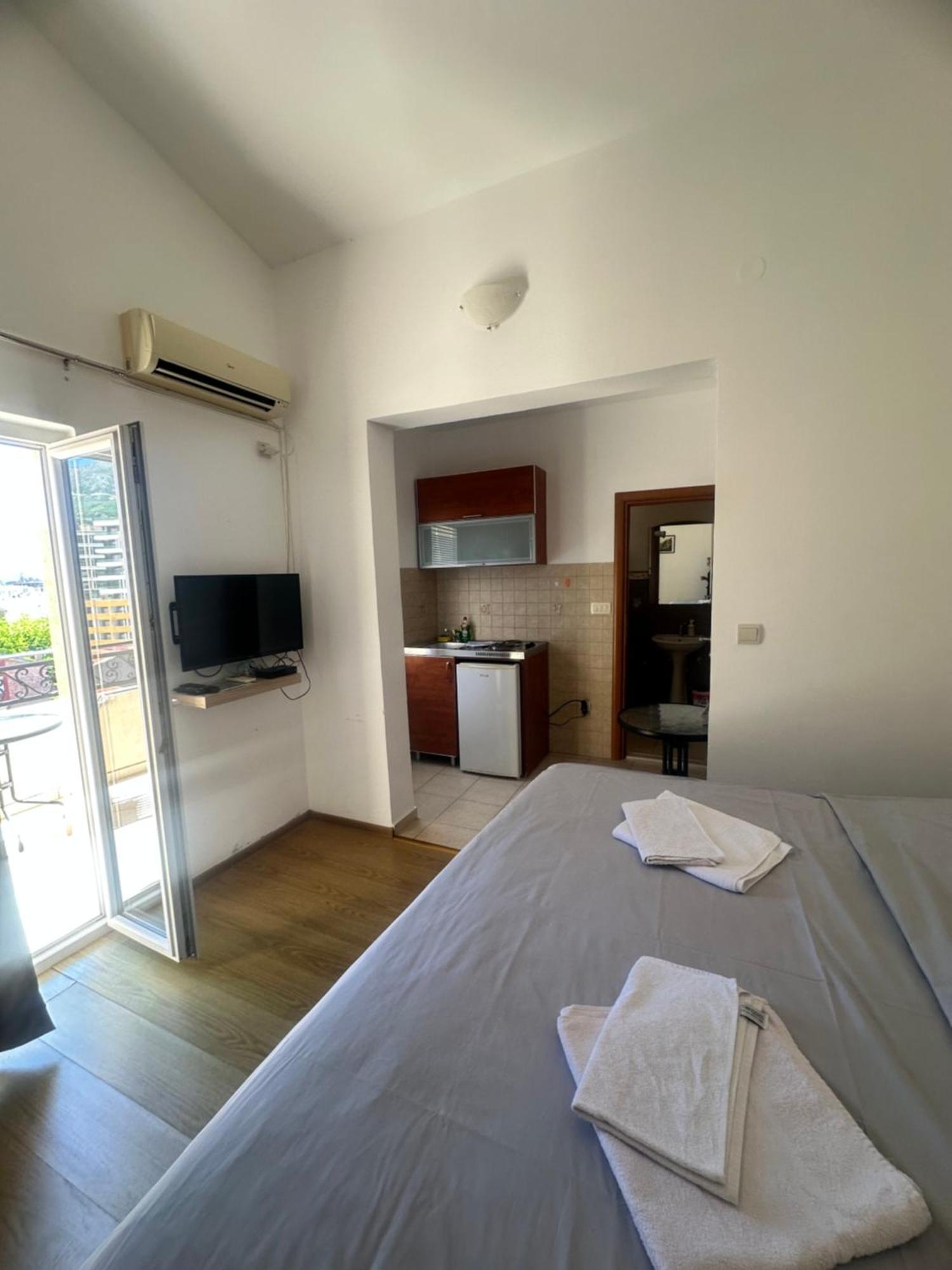 Apartments Manojlovic Budva Exteriör bild